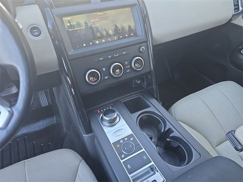 Used 2020 Land Rover Discovery SE image 23