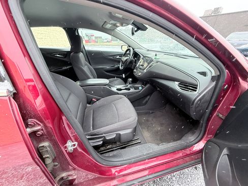 Used 2017 Chevrolet Malibu LT image 11