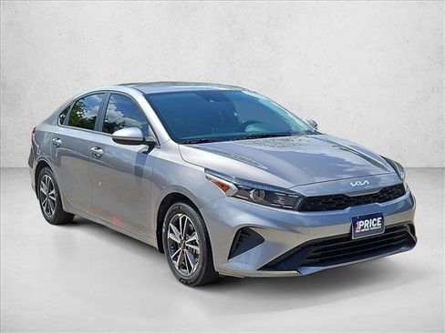 Used 2024 Kia Forte LXS FWD image 3