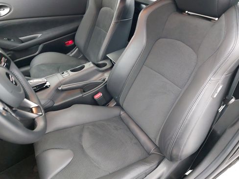 Used 2024 Nissan Z Performance w/ Floor Mat Package image 13