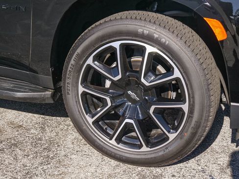 Used 2024 Chevrolet Suburban RST image 5