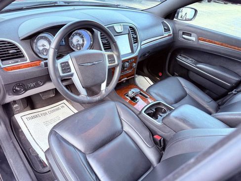 Used 2013 Chrysler 300 w/ Driver Convenience Group image 14