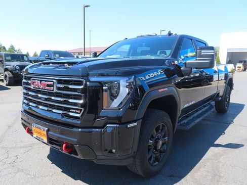 Used 2025 GMC Sierra 3500 AT4 w/ AT4 Preferred Package AWD/4WD image 3