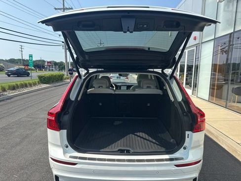 Certified 2024 Volvo XC60 B5 Plus w/ Protection Package Premier AWD/4WD image 11