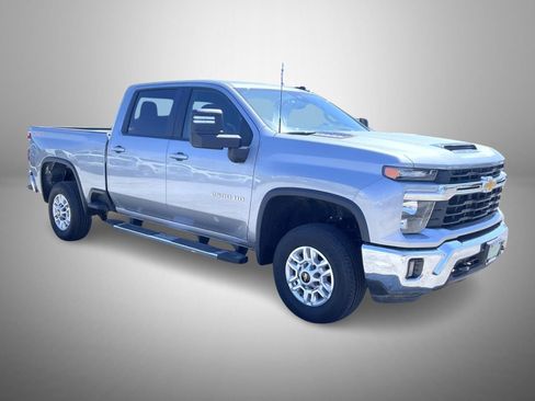 Used 2025 Chevrolet Silverado 2500 LT w/ Convenience Package AWD/4WD image 3