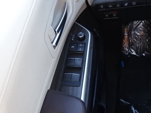Used 2024 Toyota Sienna Platinum FWD image 37