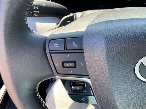 Used 2025 Toyota Camry SE FWD image 18