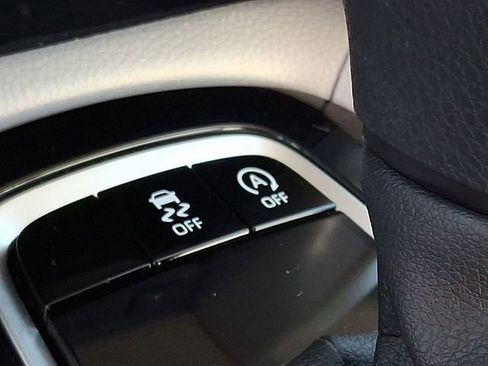 Certified 2024 Toyota Corolla Cross L image 28