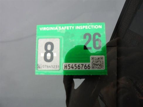 Used 2017 Land Rover Discovery SE image 33