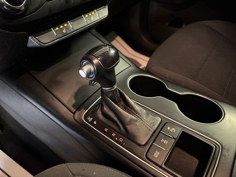 Used 2017 Kia Sorento LX w/ LX Convenience Package image 21