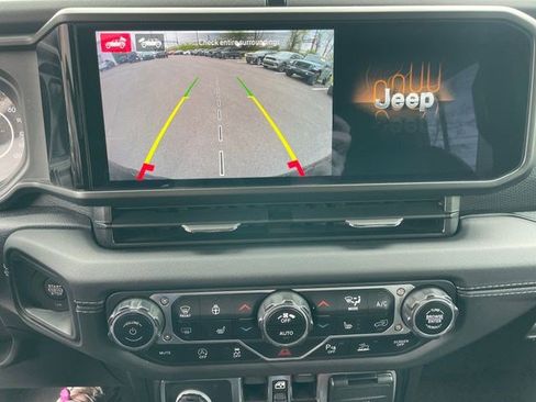 Certified 2024 Jeep Wrangler Unlimited Rubicon AWD/4WD image 43