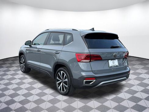 Certified 2022 Volkswagen Taos SE AWD/4WD image 3