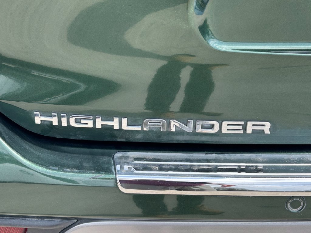 Used 2024 Toyota Highlander Platinum FWD image 13