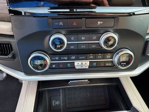 Certified 2024 Ford Expedition Limited image 24