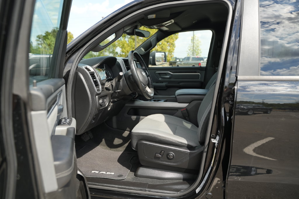 Used 2023 RAM 1500 Big Horn AWD/4WD image 12