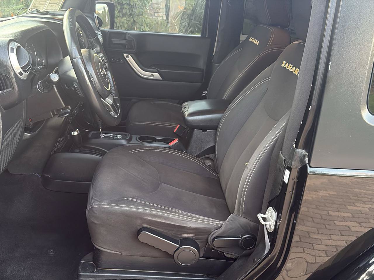 Used 2015 Jeep Wrangler Sahara w/ Connectivity Group AWD/4WD image 21