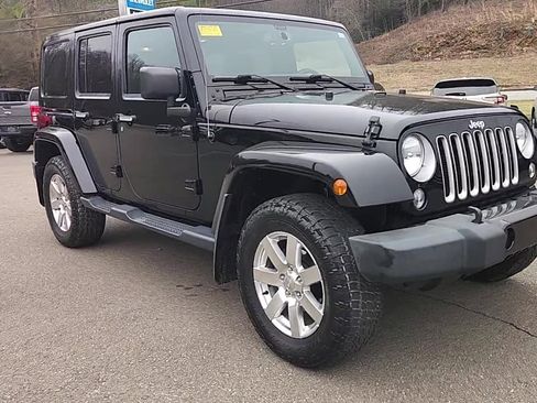 Used 2016 Jeep Wrangler Unlimited Sahara w/ Connectivity Group image 9