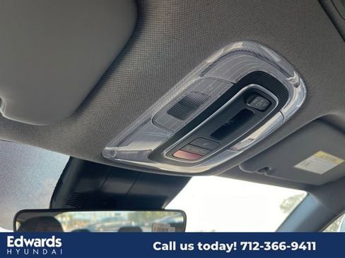 New 2025 Hyundai Elantra SEL image 25