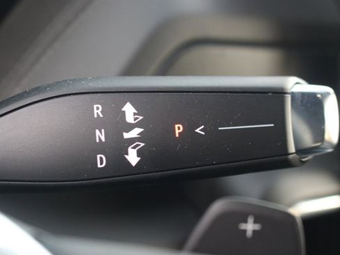 Used 2025 GMC Yukon XL Denali image 32