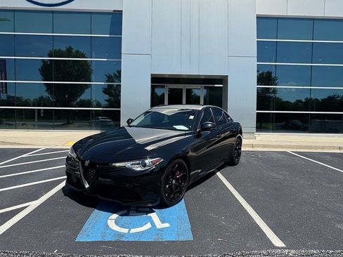 Used 2018 Alfa Romeo Giulia AWD image 1
