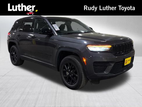 Used 2024 Jeep Grand Cherokee Altitude AWD/4WD image 1