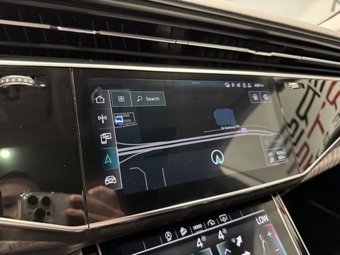 Used 2022 Audi Q8 Premium Plus image 25