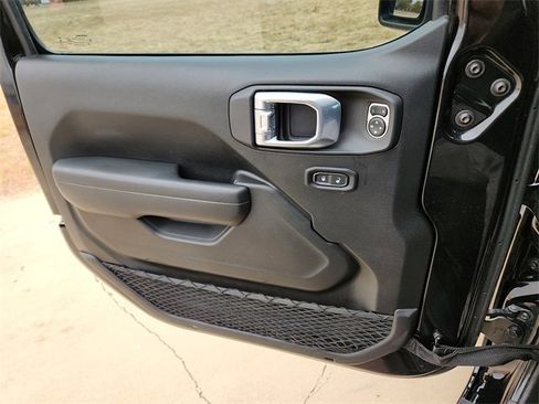 Used 2022 Jeep Gladiator Willys image 13