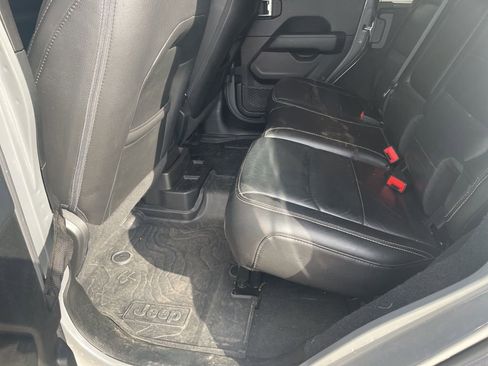 Used 2019 Jeep Wrangler Unlimited Sahara image 13