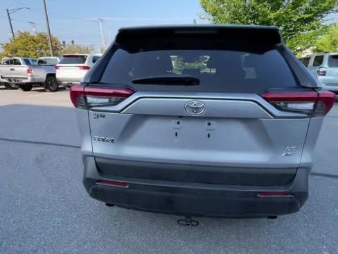 Certified 2021 Toyota RAV4 LE AWD/4WD image 7