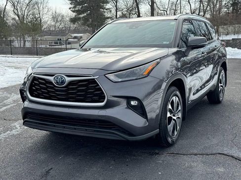 Used 2022 Toyota Highlander XLE image 9