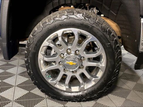 Used 2025 Chevrolet Silverado 2500 LTZ w/ LTZ Plus Package AWD/4WD image 11