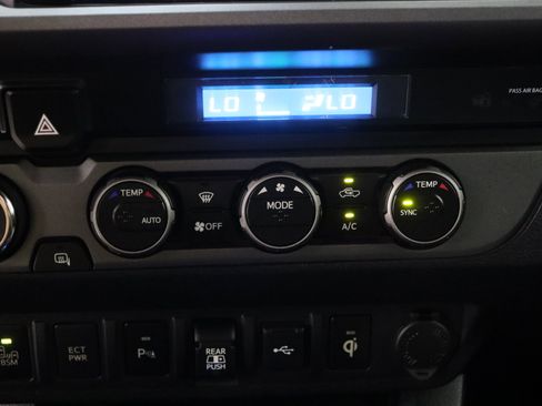 Used 2021 Toyota Tacoma TRD Off-Road w/ Technology Package AWD/4WD image 20