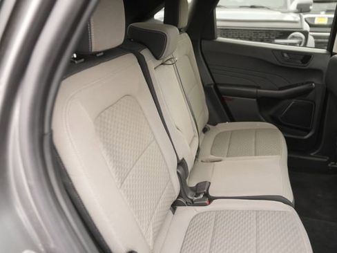 Used 2022 Ford Escape SE w/ SE Sport Appearance Package image 16