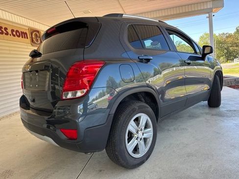 Used 2022 Chevrolet Trax LT w/ LT Convenience Package AWD/4WD image 3