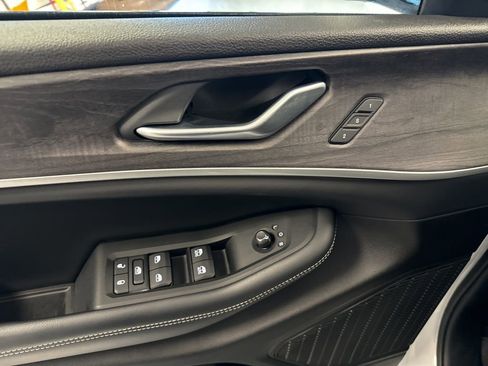 Used 2023 Jeep Grand Cherokee Limited w/ Trailer Tow Prep Group (B) image 18