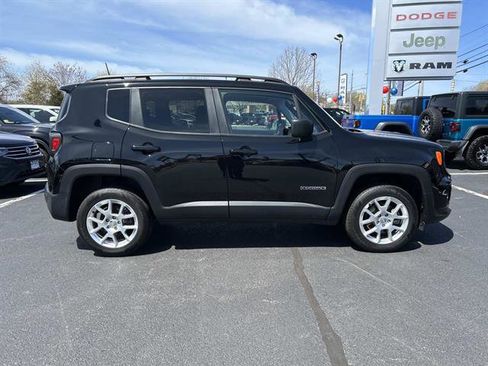 Certified 2023 Jeep Renegade Latitude w/ Sun/Sound Group AWD/4WD image 1