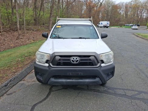 Used 2014 Toyota Tacoma 2WD Regular Cab image 2