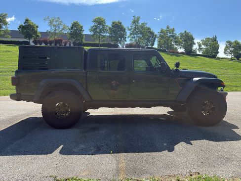 Used 2023 Jeep Gladiator Mojave w/ LED Lighting Group AWD/4WD image 6