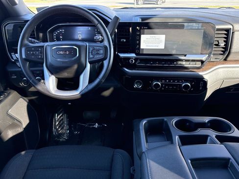 Used 2022 GMC Sierra 1500 Elevation image 2