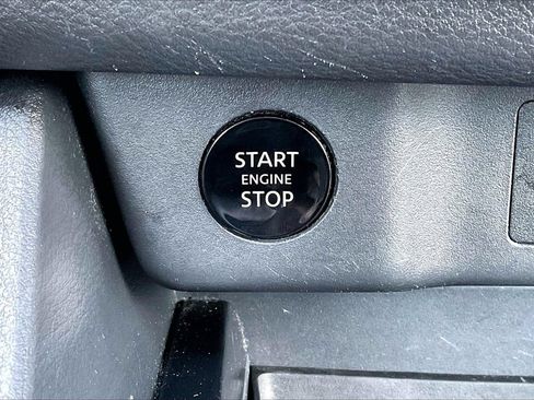 Used 2024 Nissan Rogue S FWD image 27