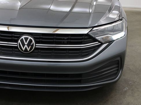 Used 2024 Volkswagen Jetta SE FWD image 8