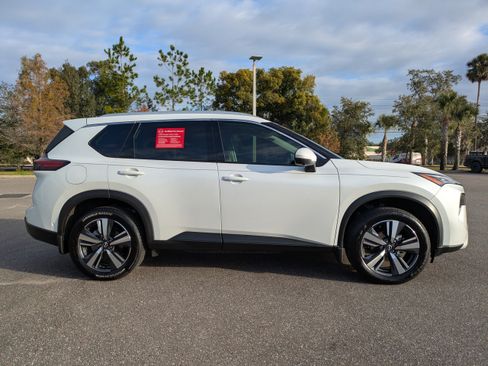 Certified 2025 Nissan Rogue SL image 3