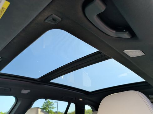 Used 2022 BMW X5 M50i w/ Executive Package image 32