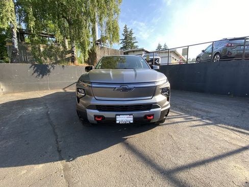 Used 2026 Chevrolet Silverado EV Trail Boss w/ Premium Package AWD/4WD image 9