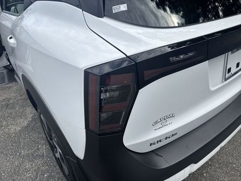 Used 2025 Nissan Kicks SV image 32