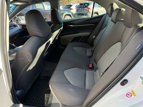 Used 2018 Toyota Camry LE image 19