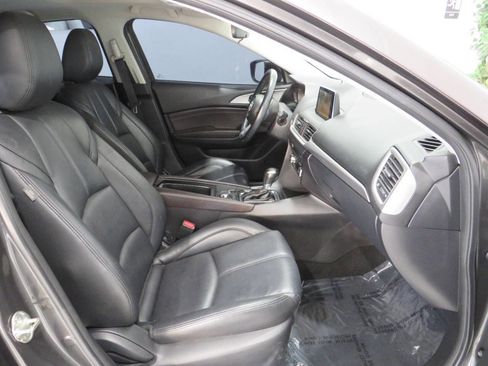 Used 2018 MAZDA MAZDA3 Touring image 9