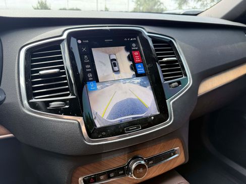 Certified 2024 Volvo XC90 T8 Plus AWD/4WD image 18