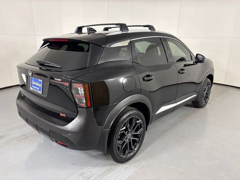 Certified 2025 Nissan Kicks SR FWD image 8