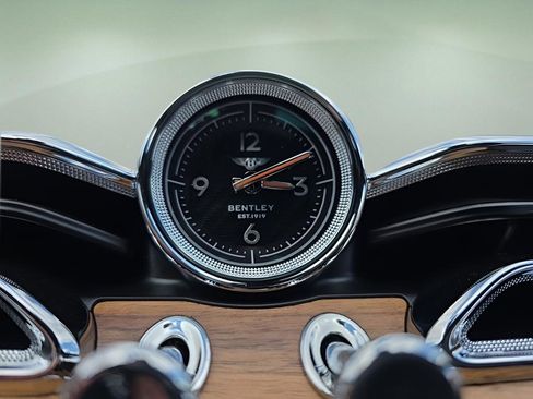 New 2025 Bentley Bentayga image 22